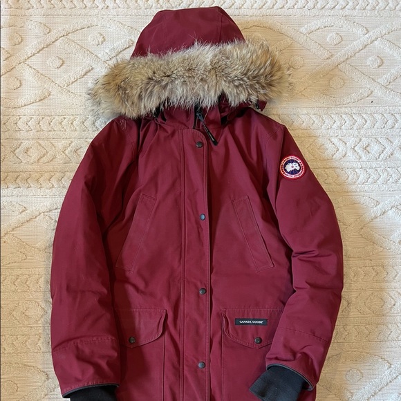 Burgundy Canada Goose Trillium Parka Size Medium - Picture 1 of 8